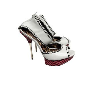 Betsey Johnson tricksy white platform stiletto heels size 8.5